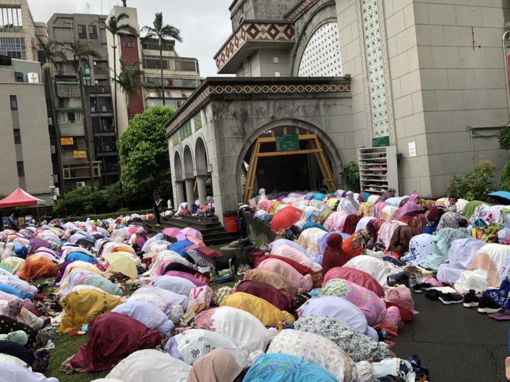 Ramadan: Muslim faithful wait for a sign to celebrate