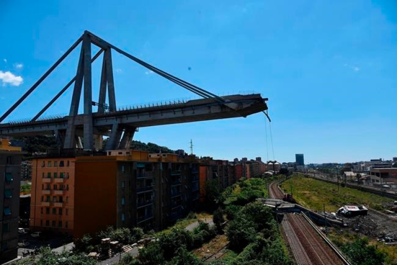 Cars plunge in Italian highway bridge collapse; 20 killed